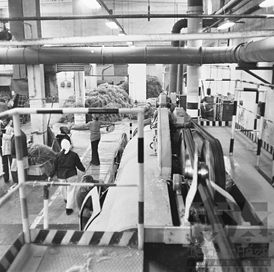 THM-BJ-10454 - Dunaföldvári bútorlapgyártó üzem az 1970-es években