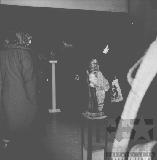 THM-BJ-10468 - Fafaragó kiállítás a szekszárdi művelődési házban az 1970-es években