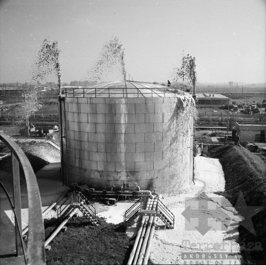 THM-BJ-10496 - Tűzoltó gyakorlat a szekszárdi fűtőműben az 1970-es években 