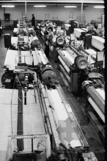 THM-BJ-10524 - Tolnai Selyemfonógyár textilüzeme az 1970-es években