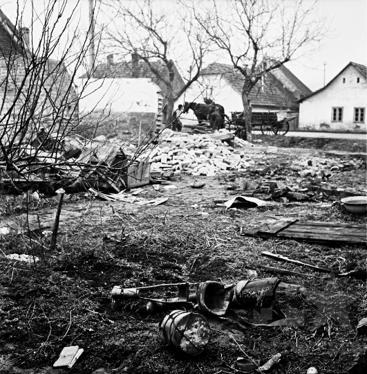 THM-BJ-10530 - Régi házak bontása Szekszárdon az 1970-es években