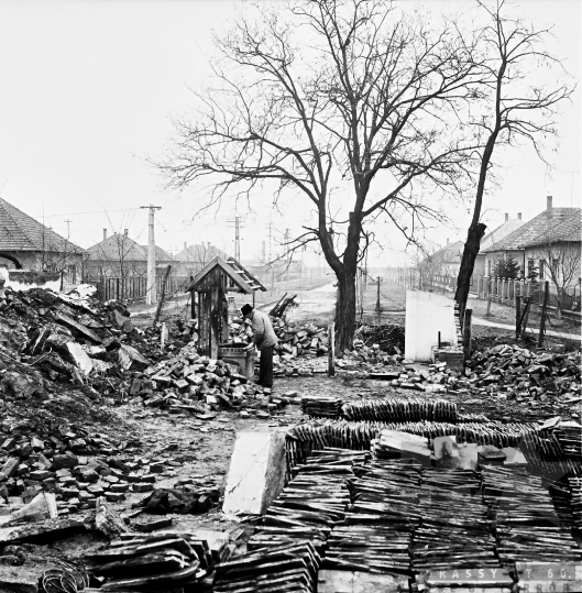 THM-BJ-10531 - Régi házak bontása Szekszárdon az 1970-es években