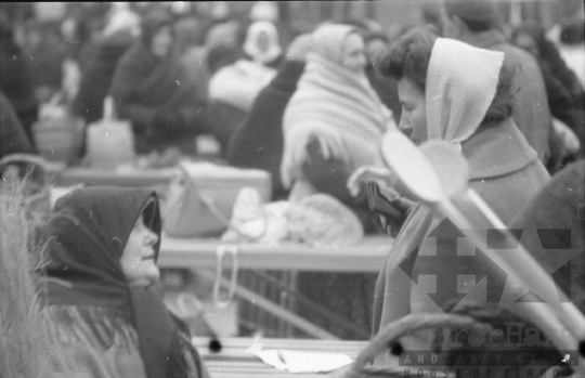 THM-BJ-10631 - Piaci életkép Szekszárdon az 1960-as években