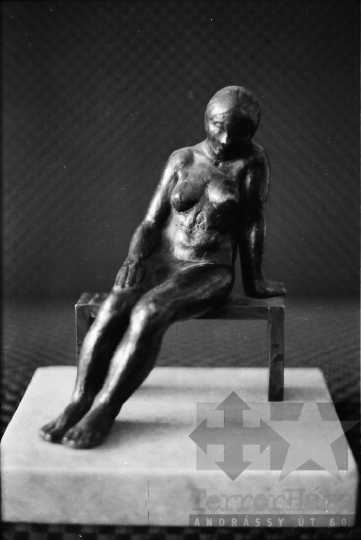 THM-BJ-10857a - Farkas Pál Péter szobrászművész Szekszárdon az 1970-es években