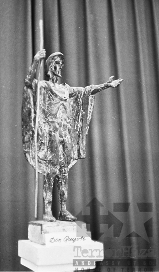 THM-BJ-10872 - (Szatmári) Juhos László szobrászművész kiállítása Szekszárdon az 1970-es években