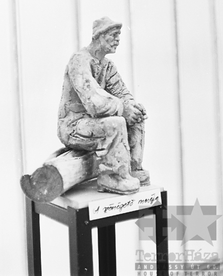 THM-BJ-10873 - (Szatmári) Juhos László szobrászművész kiállítása Szekszárdon az 1970-es években