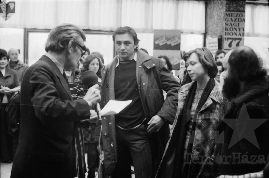 THM-BJ-10893 - Magyar Rádió Könyvről Könyvért vetélkedő egy szekszárdi könyvesboltban az 1970-es években