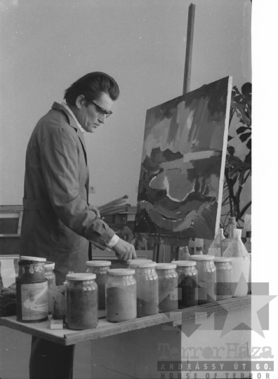 THM-BJ-10915 - Molnár M. György festőművész Szekszárdon az 1970-as években