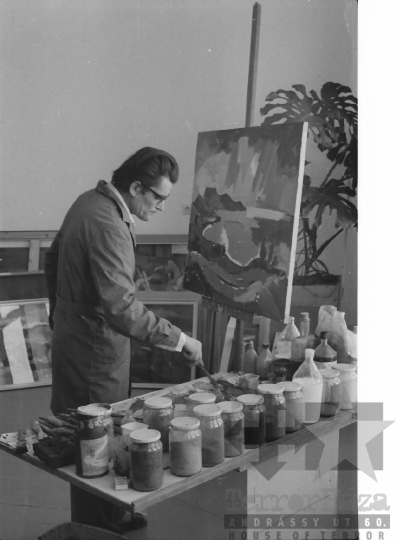 THM-BJ-10916 - Molnár M. György festőművész Szekszárdon az 1970-as években