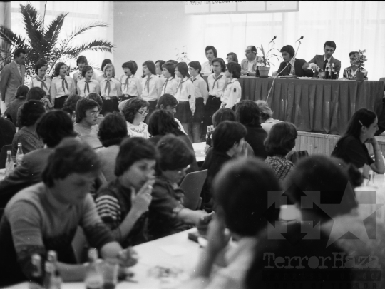THM-BJ-10954 - November 7-i ünnepség a szekszárdi TOTÉV vállalatnál az 1970-es években