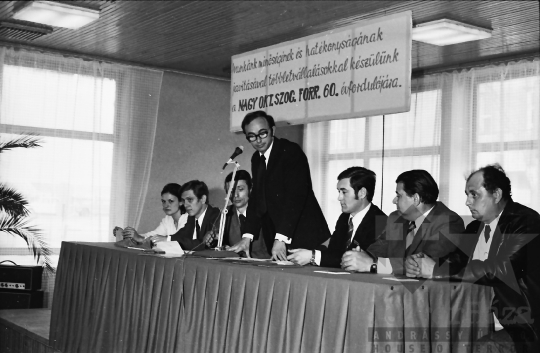 THM-BJ-10958 - November 7-i ünnepség a szekszárdi TOTÉV vállalatnál az 1970-es években 