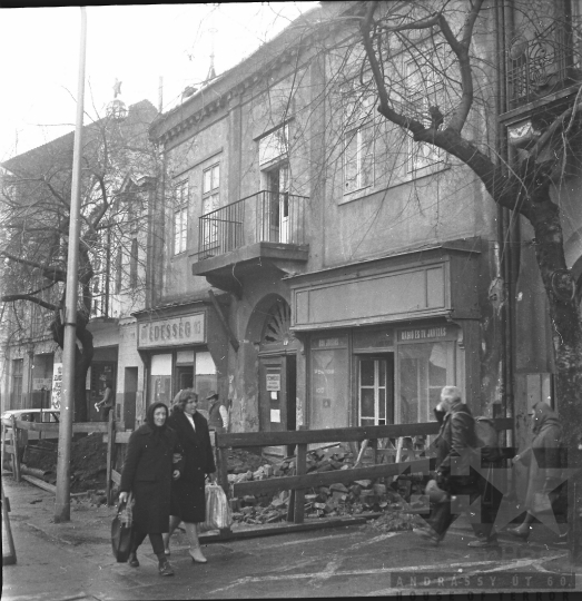 THM-BJ-11059 - Szekszárdi városközpont átépítés alatt az 1980-as években