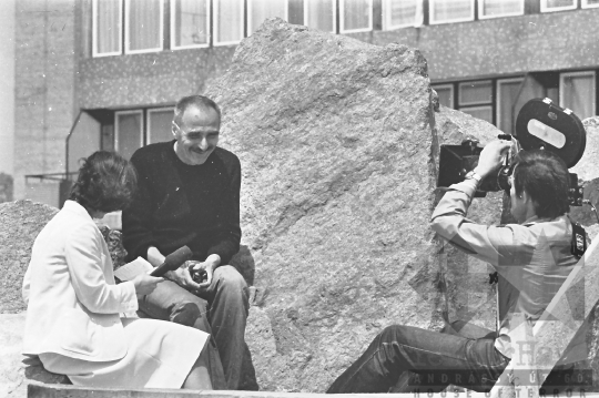 THM-BJ-11061 - Varga Imre szobrászművész Szekszárdon az 1980-as években