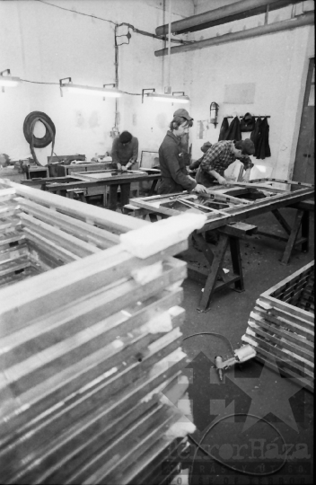 THM-BJ-11064 - Asztalos üzem Szekszárdon az 1980-as években