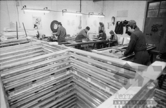 THM-BJ-11067 - Asztalos üzem Szekszárdon az 1980-as években