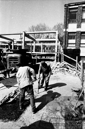 THM-BJ-11111 - Szekszárdi rendelőintézet bővítése az 1980-as években