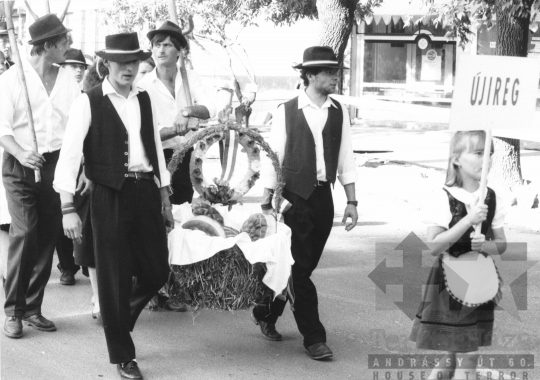 THM-BJ-11187 - Májusi 1-i felvonulás Tamásiban az 1970-es években