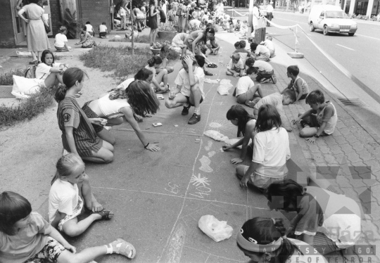 THM-BJ-11198 - Asztfaltrajzverseny Szekszárdon az 1980-as években