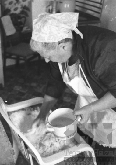 THM-BJ-11202 - Kalácssütés Cikón az 1980-as években