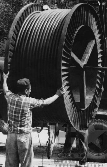 THM-BJ-11348 - Elektromos kábel fektetés Szekszárdon az 1960-as években