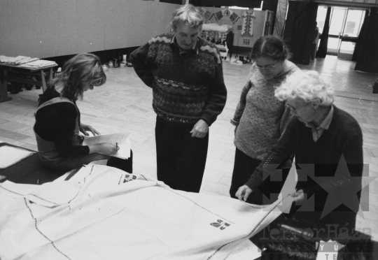 THM-BJ-11515 - Népművészeti kiállítás Szekszárdon az 1980-as években