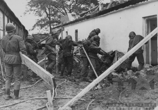 THM-BJ-11525 - Polgári védelmi gyakorlat Szekszárdon az 1970-es években