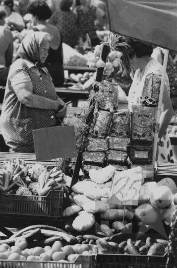 THM-BJ-11553 - Szekszárdi piac az 1980-as években