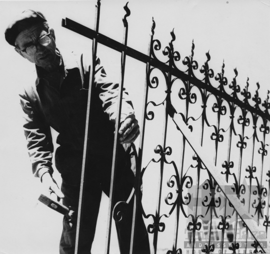 THM-BJ-11662 - Debulai Ferenc, lakatos Dunaföldváron az 1960-as években