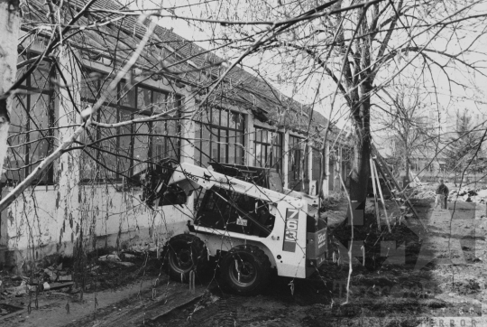 THM-BJ-11695 - Gimnázium bontása Tolna településen az 1980-as években