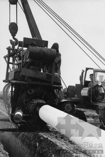THM-BJ-11704 - Gázvezetékfektetés Nagykónyiban az 1970-es években