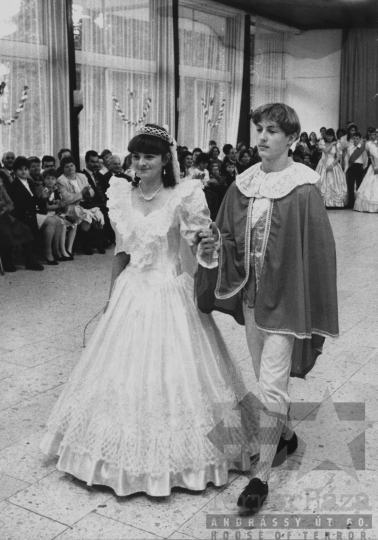 THM-BJ-11742 - Farsangi bál a lengyeli szakiskolában  az 1980-as években