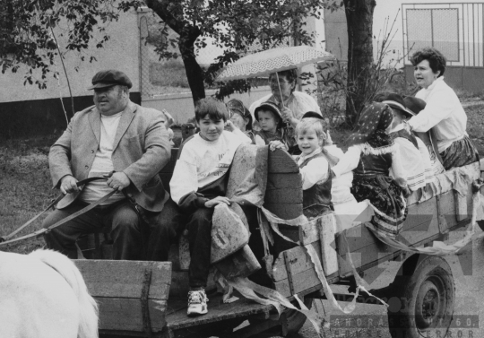 THM-BJ-11748 - Szüreti felvonulás Fácánkerten az 1980-as években