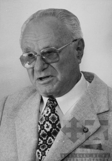 THM-BJ-11752 - Iregszemcsei Fajtanemesítő Kísérleti Intézet igazgatója az 1980-as években