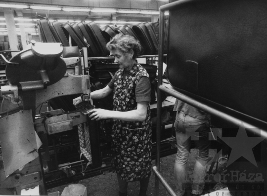 THM-BJ-11782 - Szekszárdi Bőrdíszmű Vállalat az 1980-as években