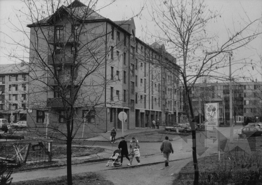 THM-BJ-11819 - Dombóvári utcakép az 1980-as években