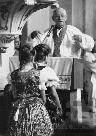 THM-BJ-11881 - Istentisztelet Páriban az 1980-as években