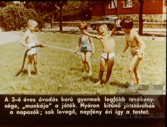 THM-DIA-2018.2.24.04 - Az óvodások és iskolások öltöztetése