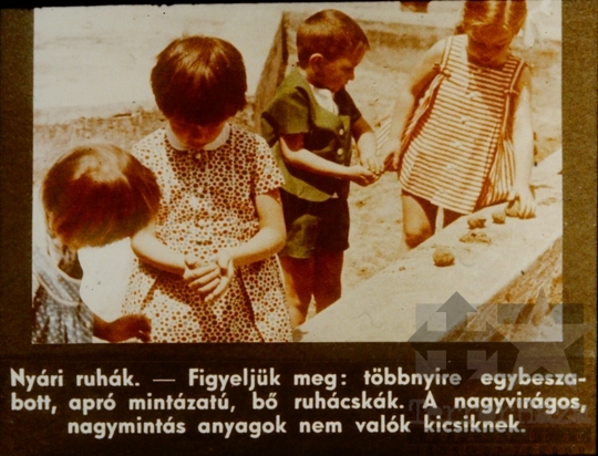 THM-DIA-2018.2.24.06 - Az óvodások és iskolások öltöztetése