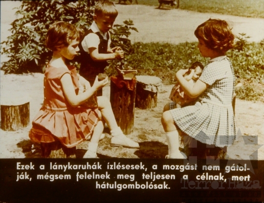 THM-DIA-2018.2.24.11 - Az óvodások és iskolások öltöztetése