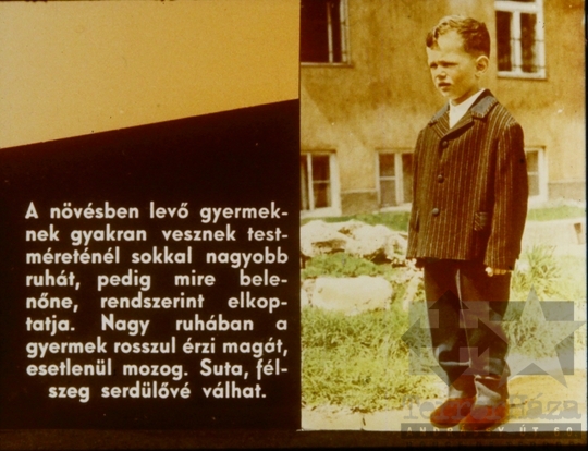 THM-DIA-2018.2.24.21 - Az óvodások és iskolások öltöztetése