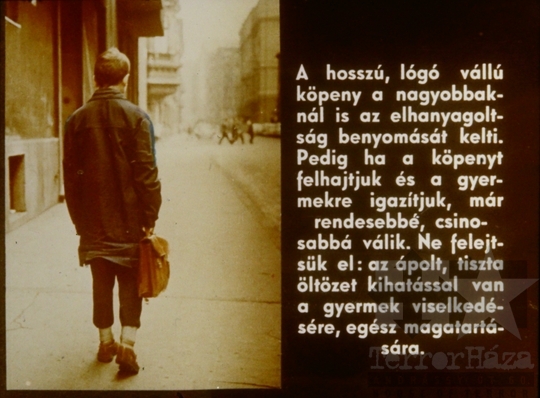 THM-DIA-2018.2.24.30 - Az óvodások és iskolások öltöztetése