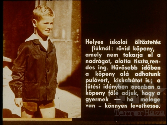 THM-DIA-2018.2.24.32 - Az óvodások és iskolások öltöztetése