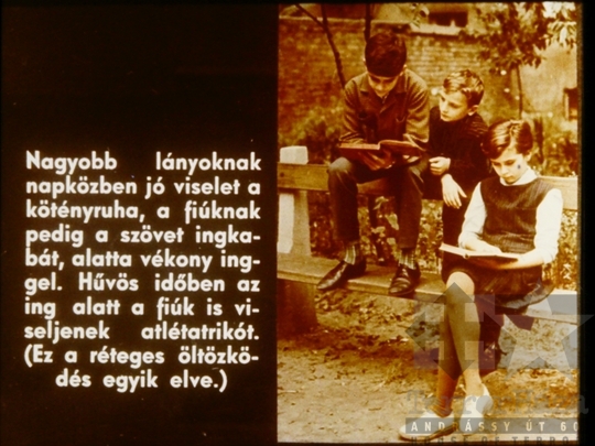 THM-DIA-2018.2.24.39 - Az óvodások és iskolások öltöztetése