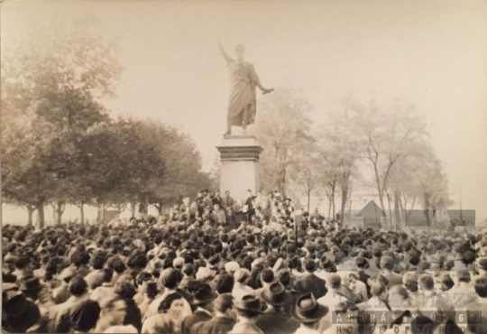 THM-KJ-2017.2.1 - 1956-os forradalom és szabadságharc a Belvárosban