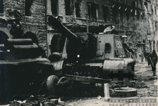 THM-RF-2016.5.30 - 1956-os forradalom és szabadságharc az József körúton és környékén