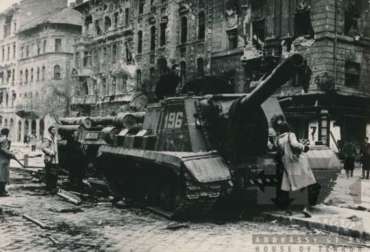THM-RF-2016.5.5 - 1956-os forradalom és szabadságharc az József körúton és környékén