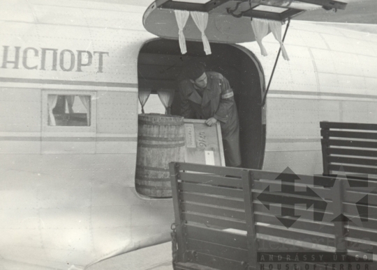 THM-UN-2016.1.24 - Segélyszállítmányok az 1956-os forradalom és szabadságharc idején