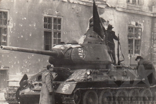 THM-UN-2017.1.115 - 1956-os forradalom és szabadságharc az Üllői úton és környékén